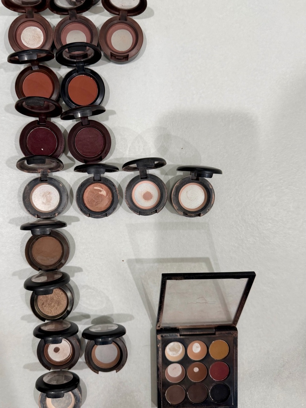 Used Set of 30 Mac Eyeshadows + 1 Nine Eyeshadow Palette